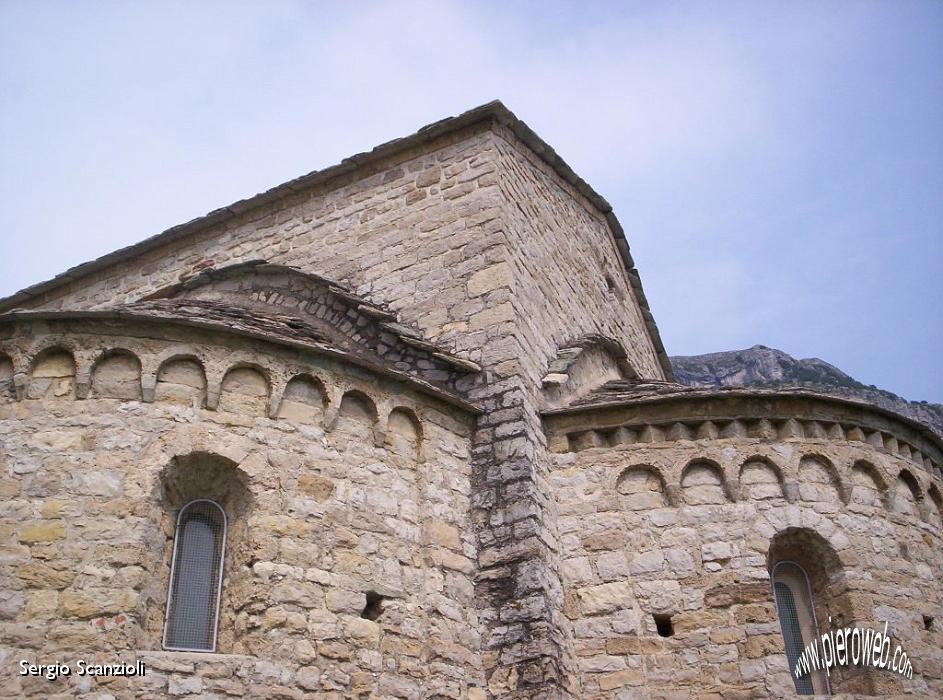 31 Dettagli tipici del Romanico.jpg